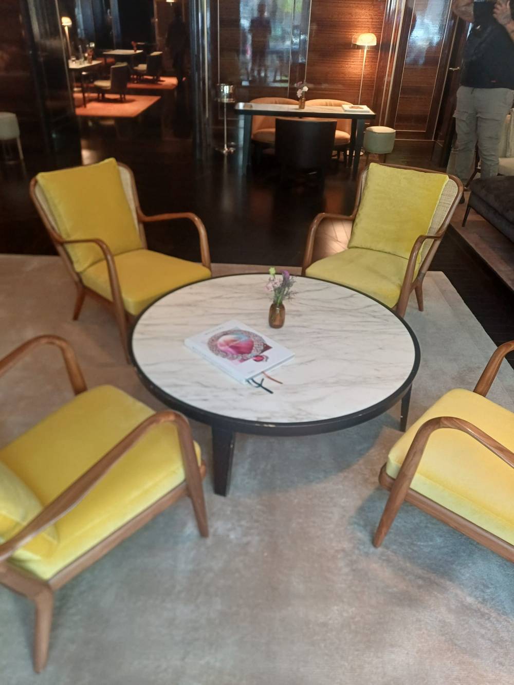 fauteuils-hotel-bvlgari-paris.jpeg