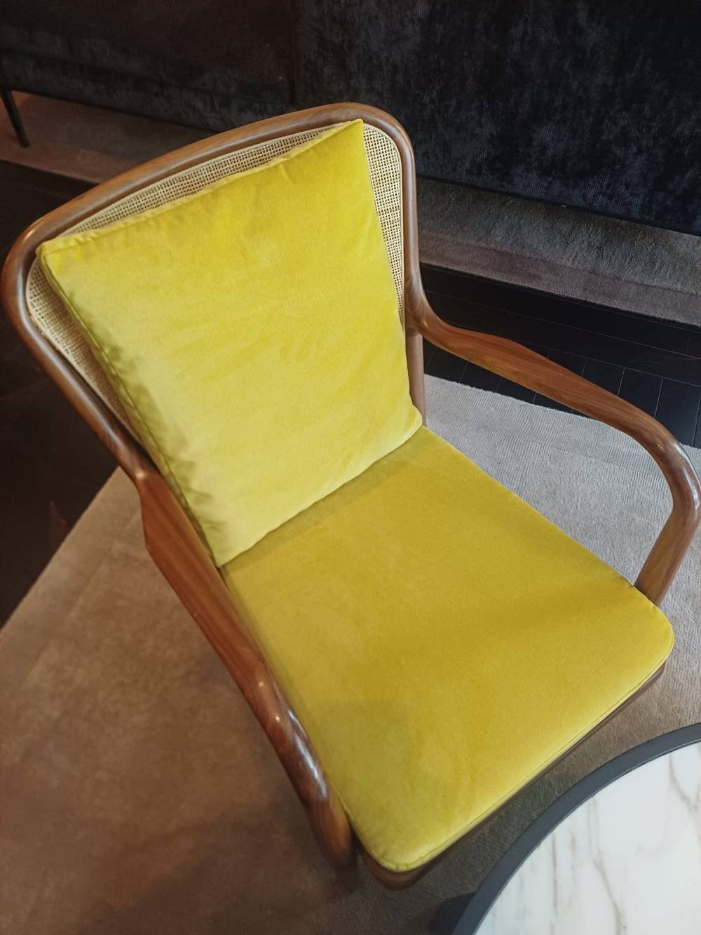fauteuil-hotel-bvlgary-paris.jpeg